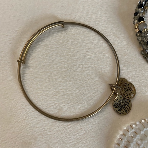 Bracelet bundle - Picture 3 of 5